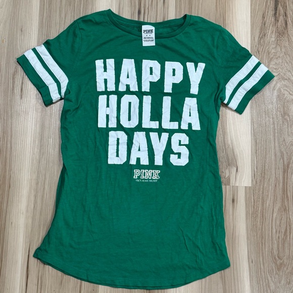 Victoria’s Secret PINK Happy Holla Days Green Christmas Tee Shirt Women’s Medium - Picture 1 of 2